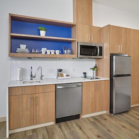 Отель Element Edmonton West Экстерьер фото