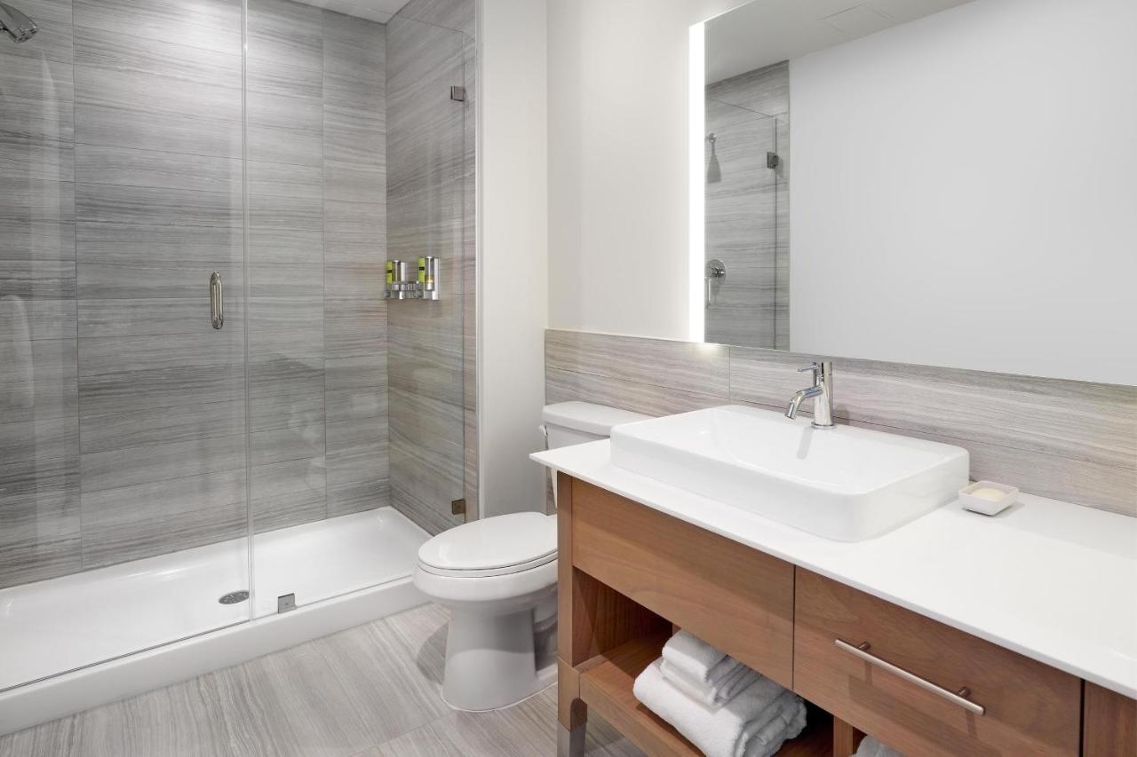 Отель Element Edmonton West Экстерьер фото