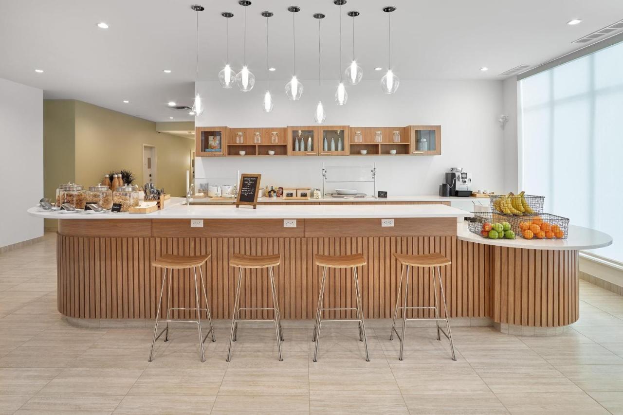 Отель Element Edmonton West Экстерьер фото