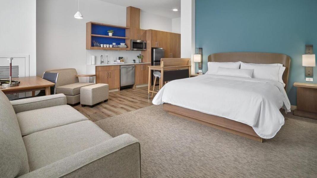 Отель Element Edmonton West Экстерьер фото